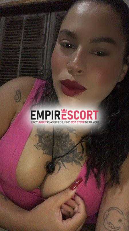 morena tatuada