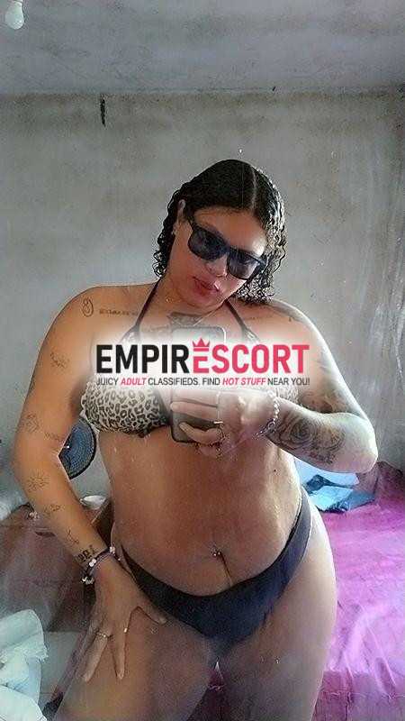 morena tatuada