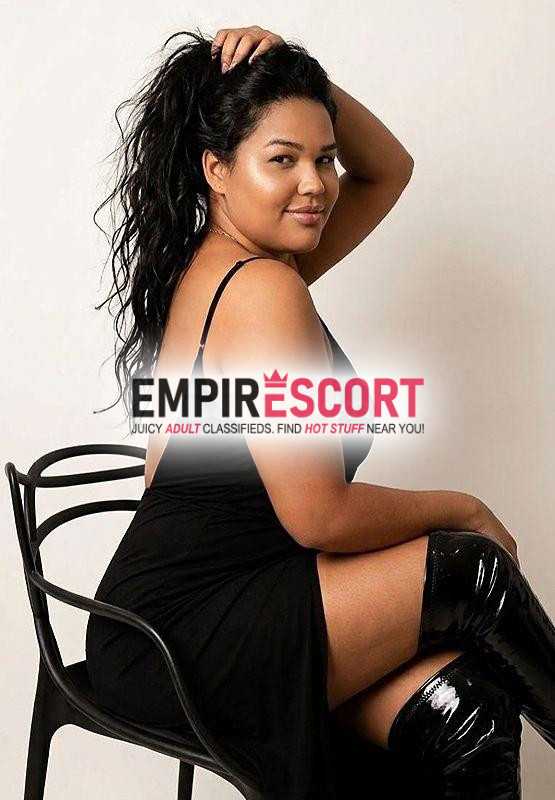 oi amores apenas de passagem na cidade vamos gozar bem gostoso com essa morena linda e cavala pra você estou disponível apartir de amanhã beijos