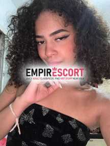 novinha 18 aninhos bem apertadinha magrinha cacheada