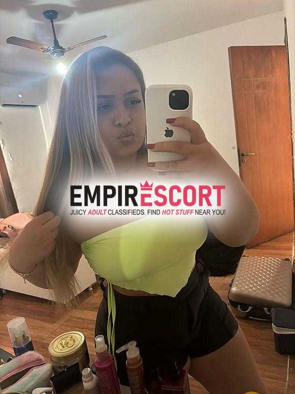 2 amigas uma loira e uma morena