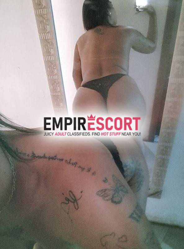 morena tatuada viciada no anal