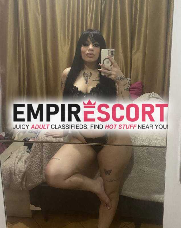 morena tatuada que ama anal