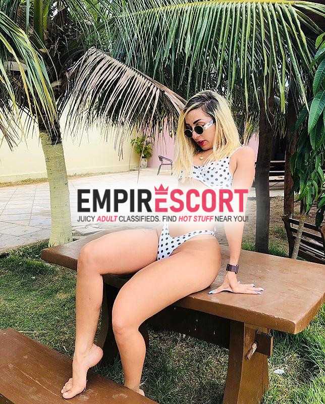 uma loirinha linda educada e sensual