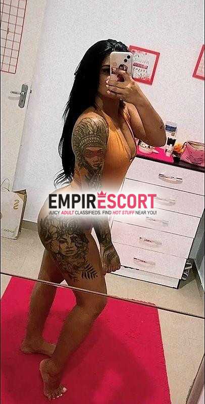 morena tatuada do bumbum grande primeira vez na cidade