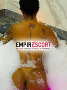 morena tatuada do bumbum grande primeira vez na cidade