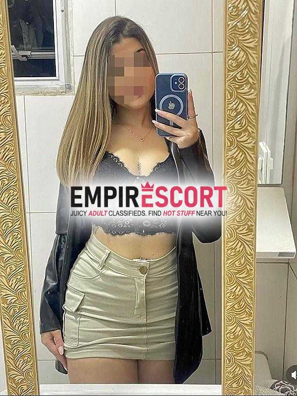 sabrina domiciliar universitária cheia de tesão