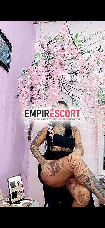 menina meiga e tatuada