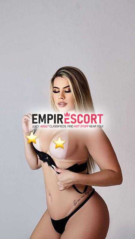 loira de luxo nova na cidade