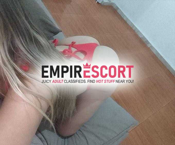 loira gata e deliciosa disponível sozinha
