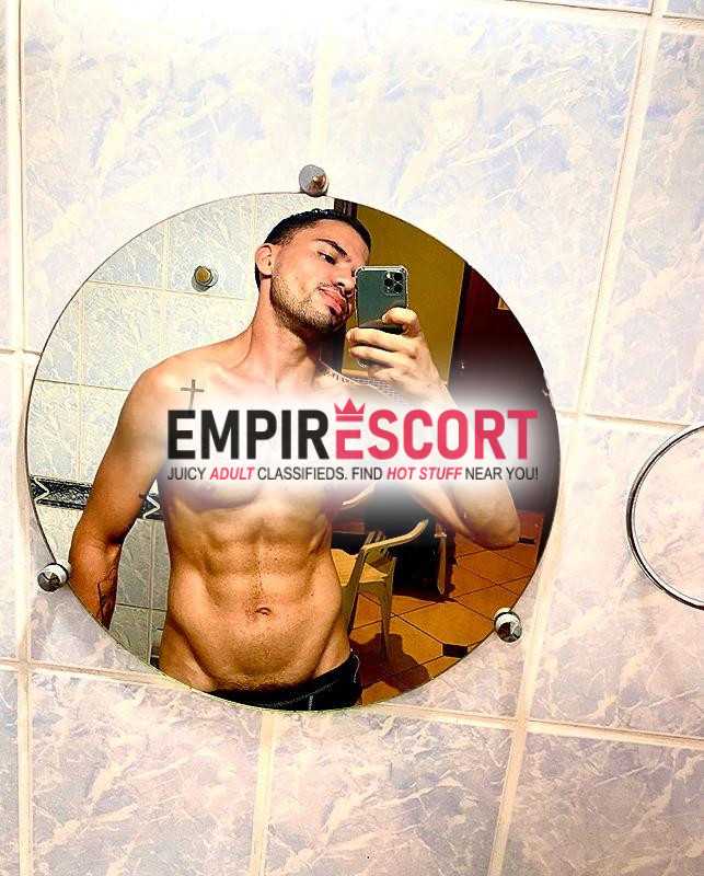 oi sou vitor tenho 26 anos 178 de altura 70kg e moreno magro definido e bem dotado. sou ativo somente e bem fogoso. dotado de 21cm grosso e bem du