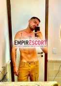 oi sou vitor tenho 26 anos 178 de altura 70kg e moreno magro definido e bem dotado. sou ativo somente e bem fogoso. dotado de 21cm grosso e bem du