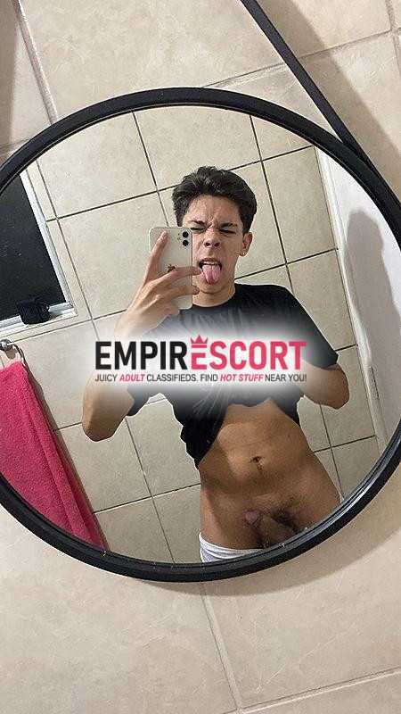 léo mlk de 19 anos afim de te satisfazer 19cm🍆de pau pé 41👣