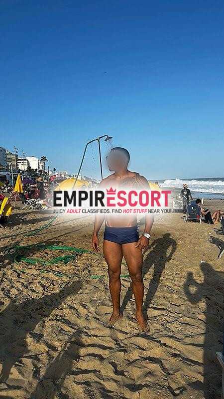 “atlético educado e discreto.
massagens fetiches e momentos intensos no centro do rio.
atendimento sem pressa higiene impecável e muita conexão.