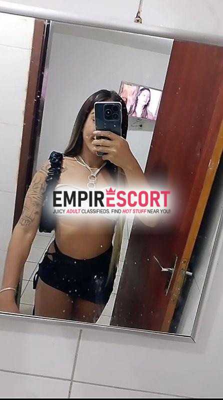 novinha baixinha tatuada