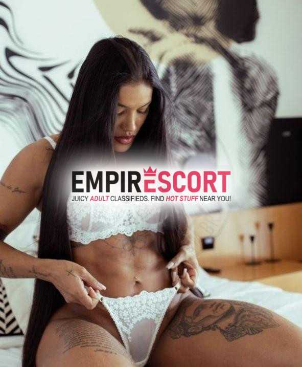 morena tatuada