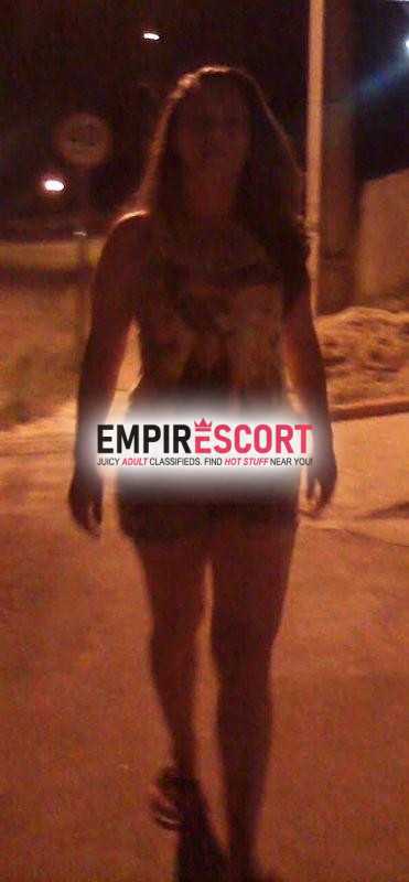 o gel escorreu entre meus dedos como se fosse primeira verdade noite.

frio. transparente. escorregadio demais para permitir mentiras.