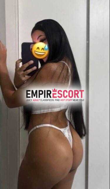 sou uma morena super gostosa 
siliconada super carinhosa 
beijo chupo deixo me chupa