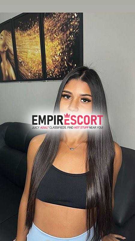 morena dos cabelos longos tatu nas costas
