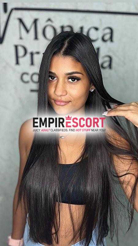 morena dos cabelos longos tatu nas costas