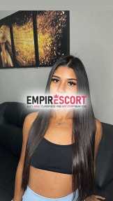 morena dos cabelos longos tatu nas costas