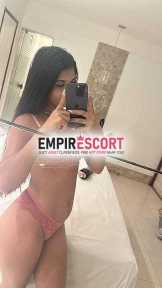morena dos cabelos longos tatu nas costas