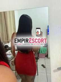 morena com tatuagens
