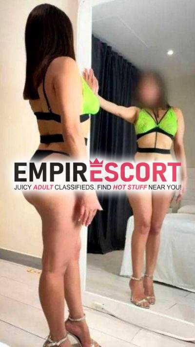 isis escort de luxo bi com os peitos cheios de leite.