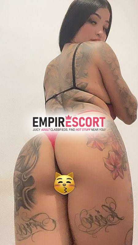 gostosa tatuada com local 🔥