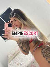 loira gostosa tatuada