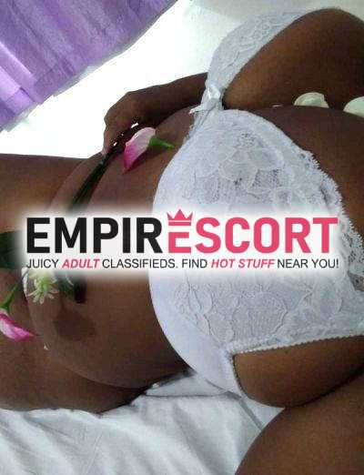 adriana terapeuta de massagens morena cheinha de anos especializada em massagens relaxantes e antiestresse.