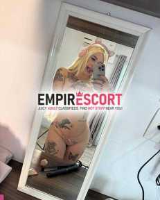 loira tatuada pele branquinha