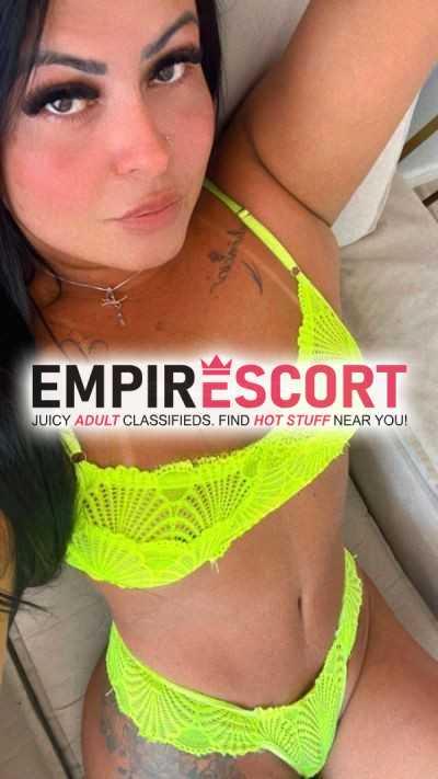sofia araújo uma morena de tirar o fôlego toda bronzeada e sexy.