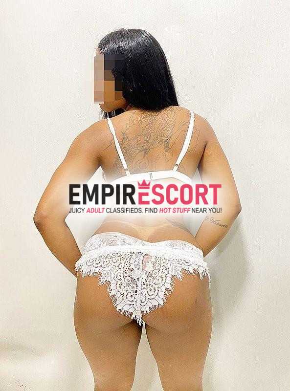 eva croft recém chegada em curta temporada com local discreto