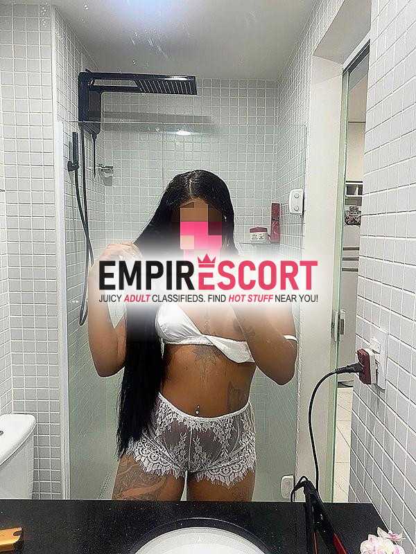 eva croft recém chegada em curta temporada com local discreto