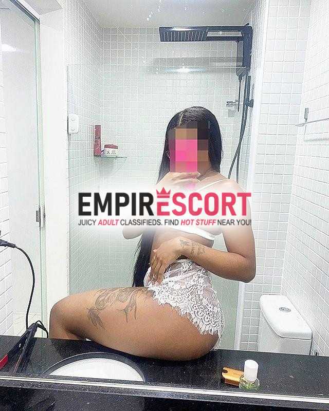 eva croft recém chegada em curta temporada com local discreto