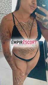 morena tatuada