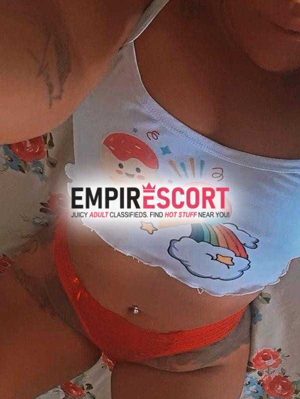 uma bela morena buceta quente e apertadinha do oral molhadinho e gostoso.