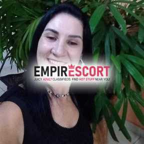 cadeirante com local . coroa bem educada e carinhosa