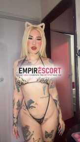 loira branquinha tatuada