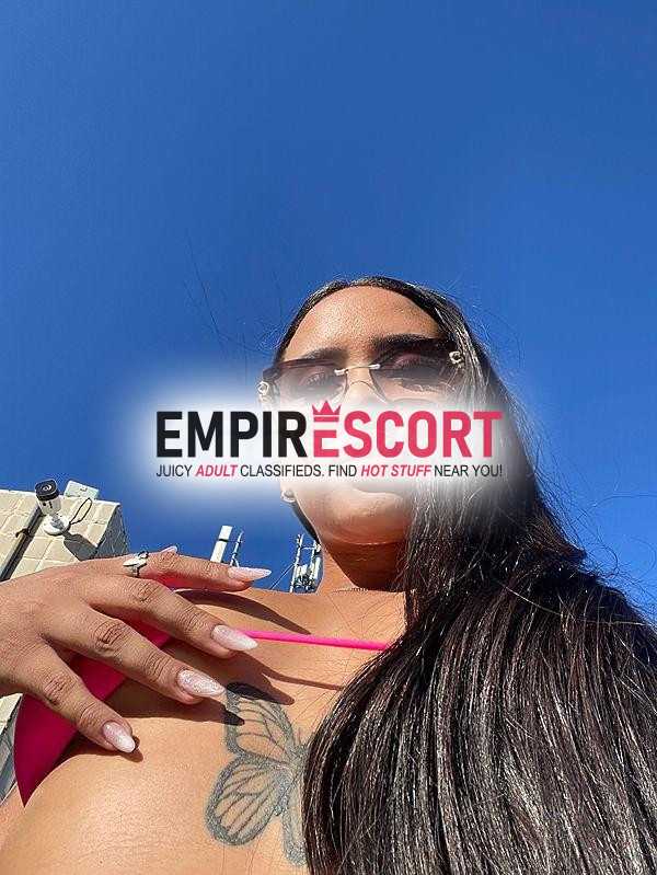 novinha gostosa com local