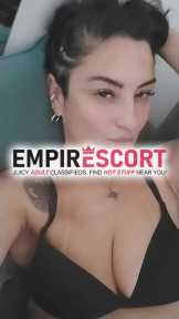 babi dançarina tatuada e sensual