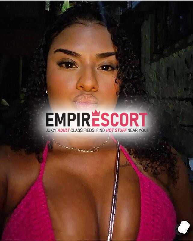 morena linda e cacheada disponível com local e rapidinha