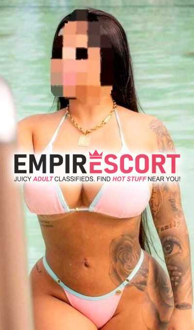 ariane morena sensual gostosa e com bunda farta de luxo.