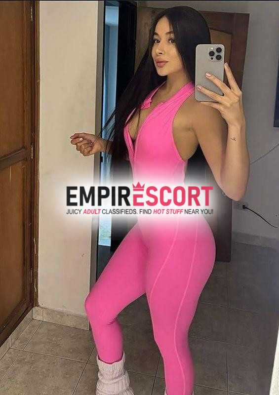 acompanhante e massagista gata com corpo lindo cintura fina seios siliconados magrinha uma verdadeira gata te esperando na cama para te dar carinho.