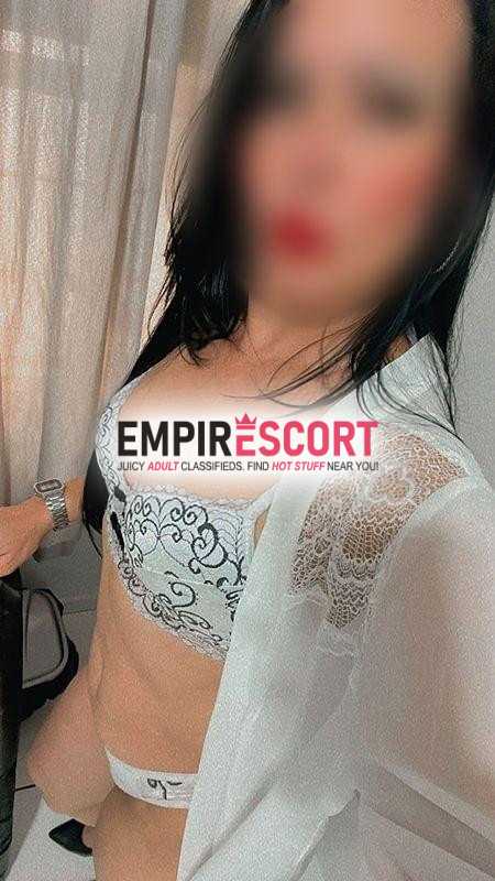 morena super apertadinha que adora um anal
