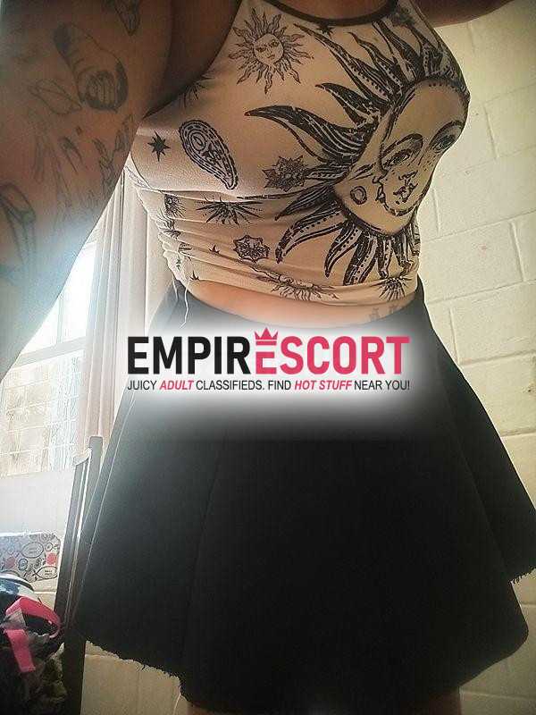 gatinha tatuada
