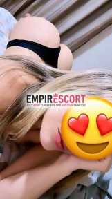 uma linda princesa estudante em curta temporada