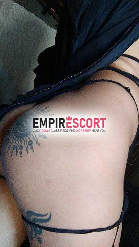morena gostosa e tatuada