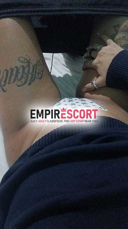 morena gostosa e tatuada